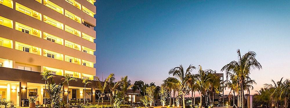 Celebration Resort Olimpia By Hot Beach Экстерьер фото The hotel at night